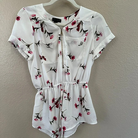 SOLD   ‎  J For Justify Floral Blouse  Size Small - Picture 3 of 9